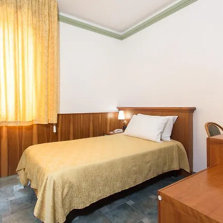 Zeus Hotel 3*