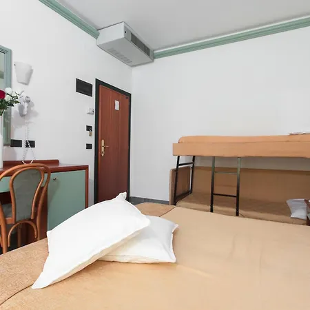 Zeus Hotel 3*