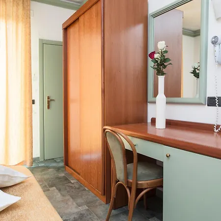 Zeus 3* צ'סנטיקו